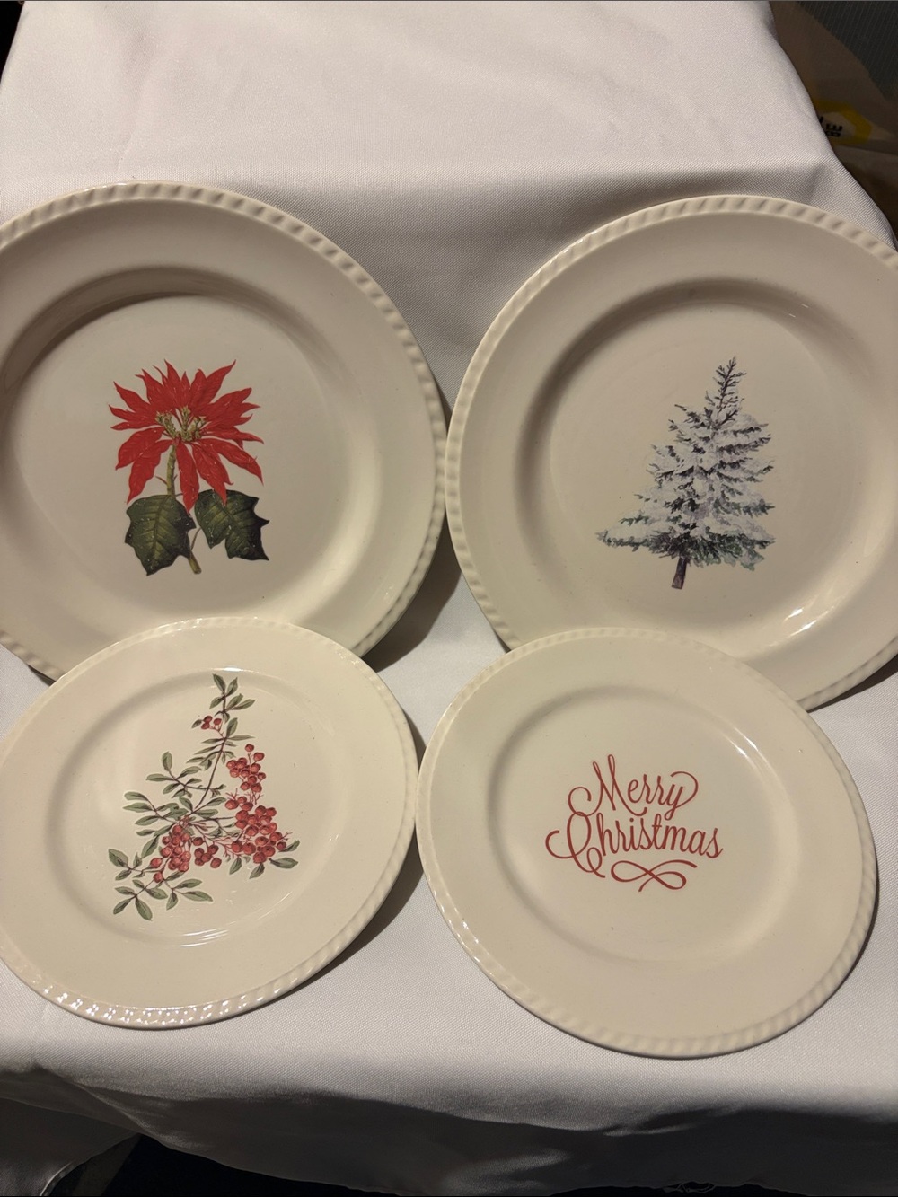 🧸2/$35🧸 Vintage Christmas Ceramic Decorative Dinner Plates